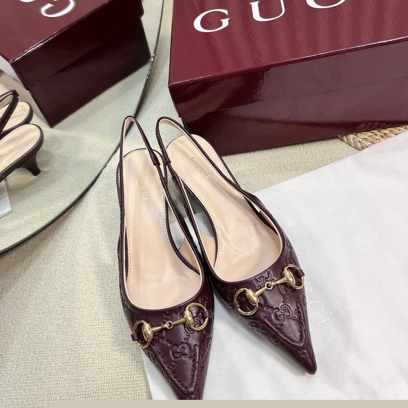 G*u*i sandals